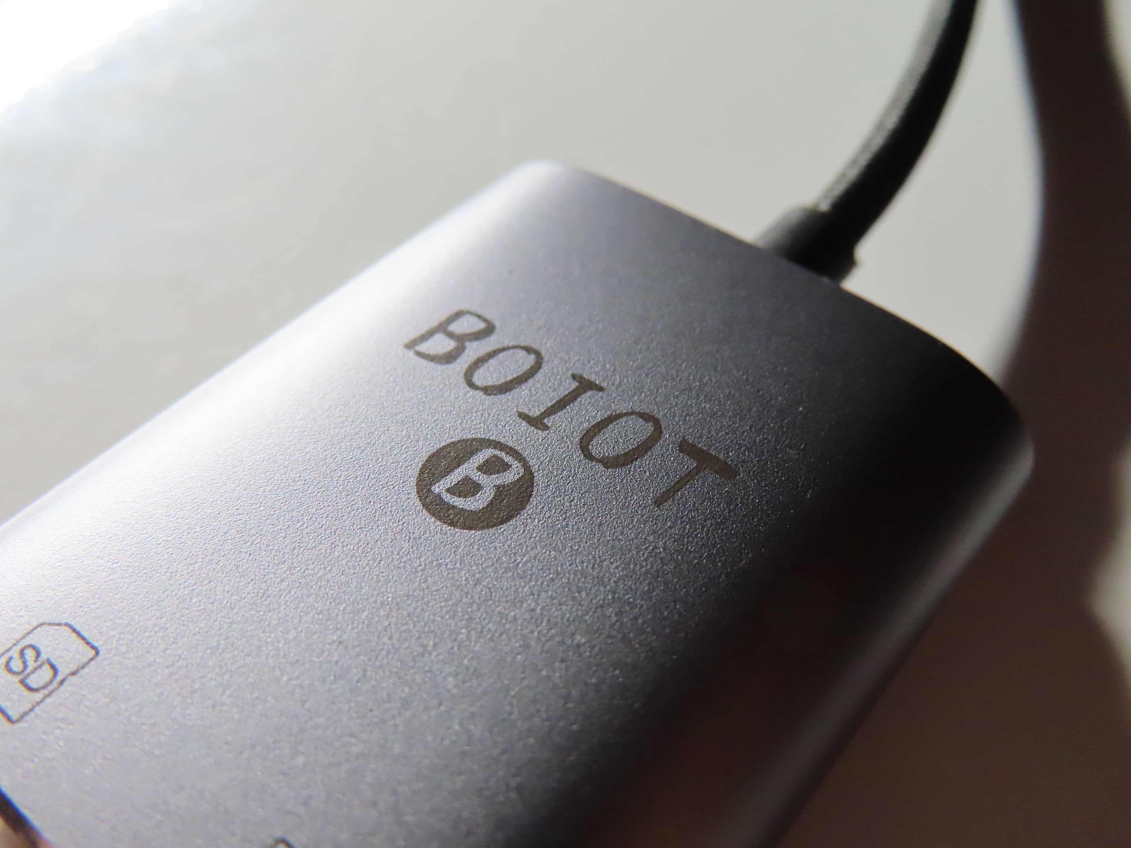 BOIOT SDカードリーダーのロゴ部分